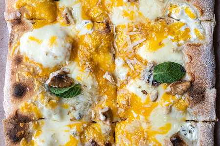 Пицца Было у отца четыре сыра