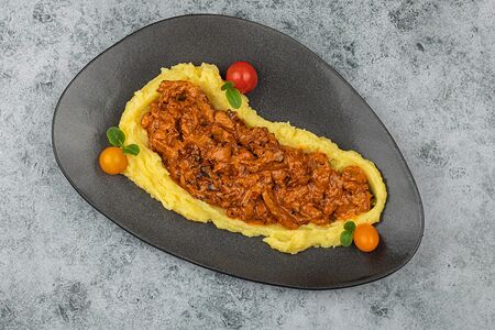 Телятина по-строгановски