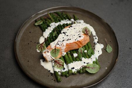 Филе форели со спаржей