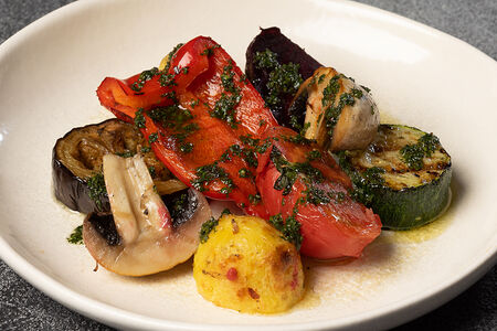 Овощи-гриль с соусом чимичурри