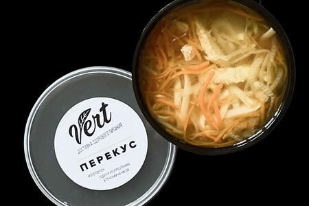 Куриный бульон с овощами