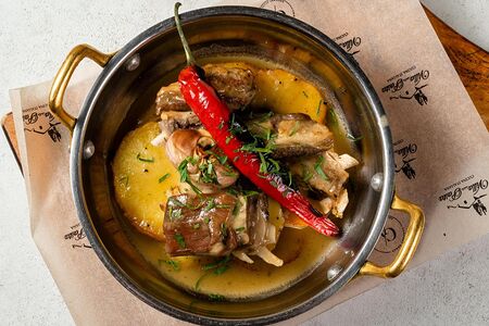 Томлёные рёбрышки ягнёнка