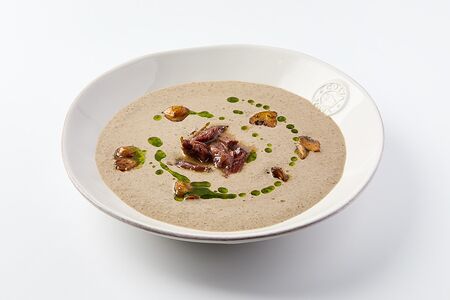 Грибной суп с говяжьими щечками