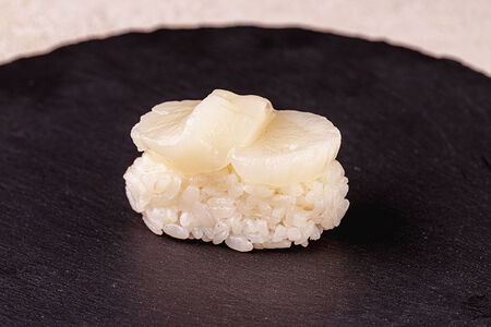 Суши с морским гребешком