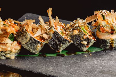 Ролл темпура с угрем и лососем