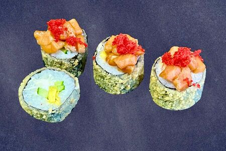 Ролл с тартаром из лосося