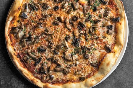 Пицца с грибами ассорти