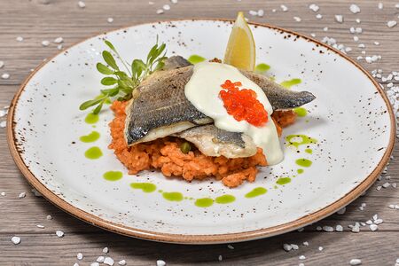 Филе дорадо с томатным ризотто 