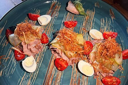 Салат с телячьим языком и соусом Айоли