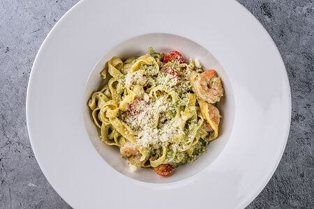 Паста с креветками в соусе песто 400г С собой