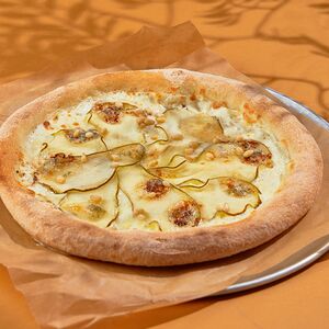 Пицца Груша-горгонзола
