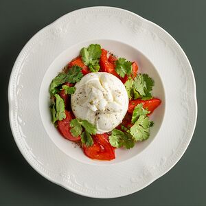 Буррата с тёплыми томатами 