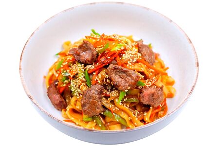 Лапша пшеничная с овощами и говядиной