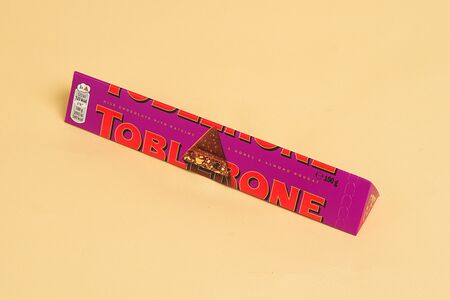 Молочный шоколад Toblerone Fruit & Nut