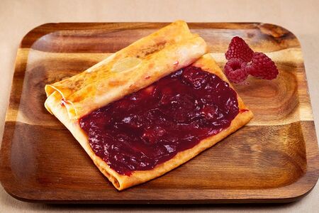 Блинный чизкейк с малиной