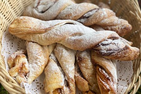 Слойка с вареной сгущенкой