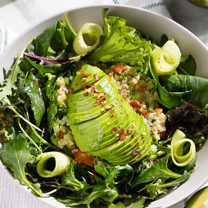 Ավոկադոյավ և քինոայով աղցան