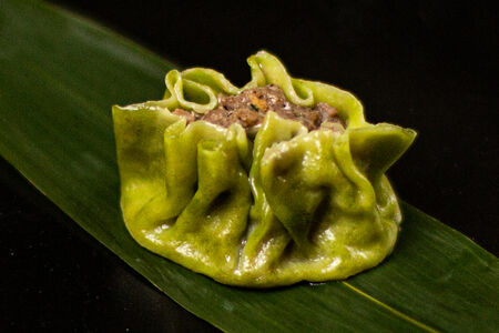 Димсам с говядиной и листом лайма на пару