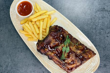 Ребра ВВQ с картофелем фри