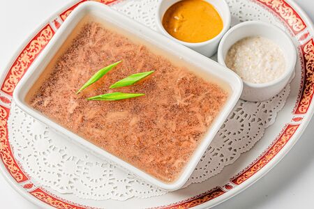 Холодец из говядины с хреном и горчицей