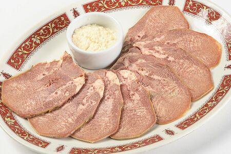 Язык телячий, томленный с хреном