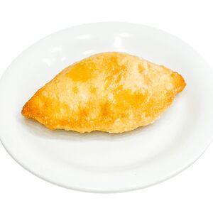 Жареный пирожок с капустой