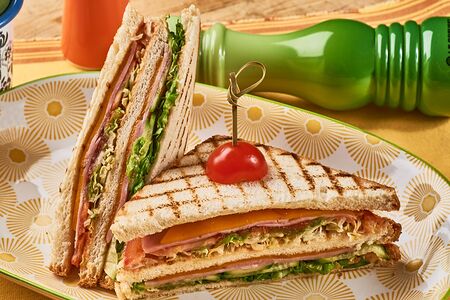 Сэндвич с ветчиной 