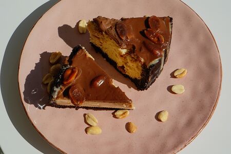 Чизкейк Сникерс