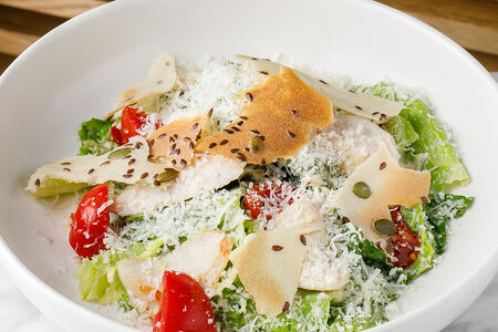 Салат Цезарь с цыпленком