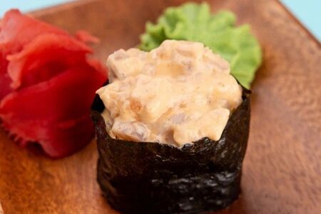 Спайси суши с масляной рыбой