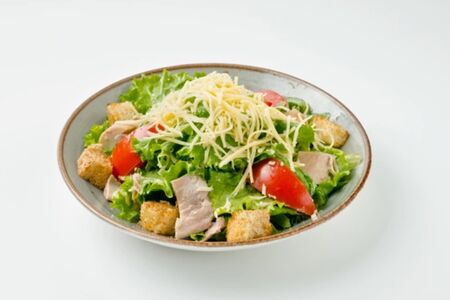 Салат Цезарь с курицей