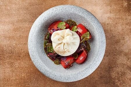 Буратта с томатами и свеклой