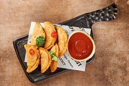 Мини-чебуреки из пшеничной муки высшего сорта с начинкой из свино-говяжьего