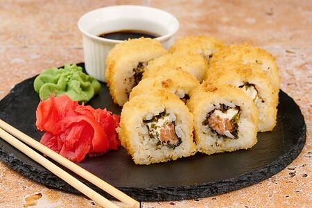 Хот-ролл с лососем