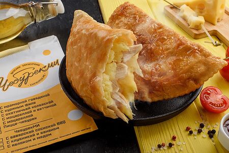 Чебурек с курочкой, сыром и зеленью