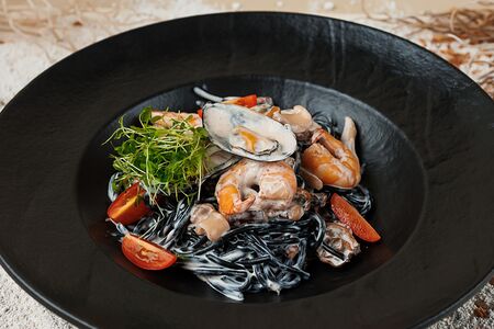 Паста черная с морепродуктами