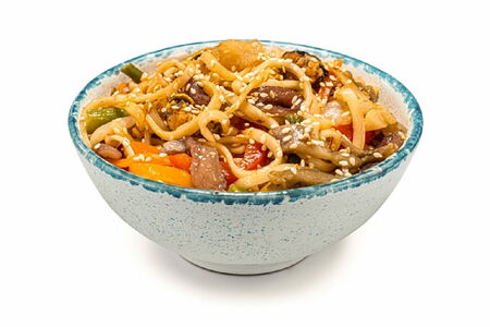 Удон с морепродуктами в соусе свит чили