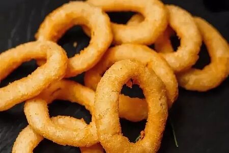 Луковые кольца с соусом