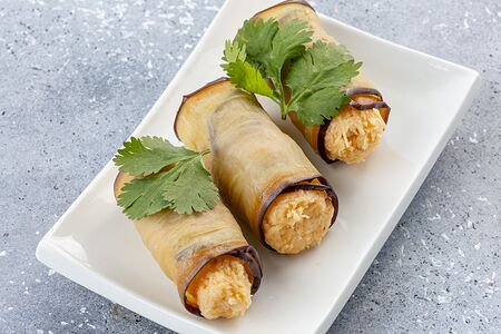 Рулеты из баклажанов с грецким орехом