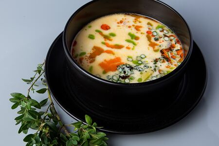 Уха по-фински с лососем и креветками