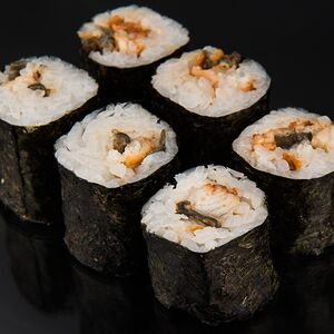 Классический ролл с угрем