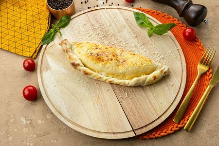 Кальцоне Четыре сыра