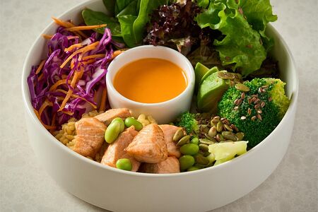 Боул с запеченным Лососем, дрессинг Паприка