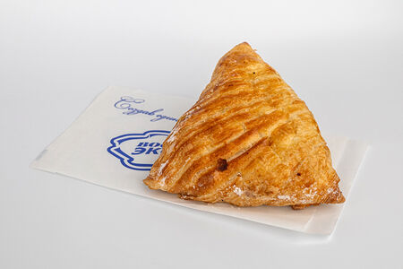 Самса с яблоком