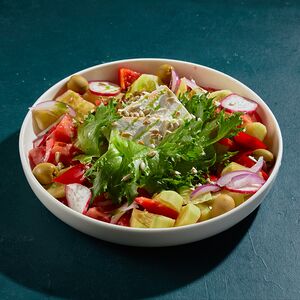 Салат овощной с брынзой