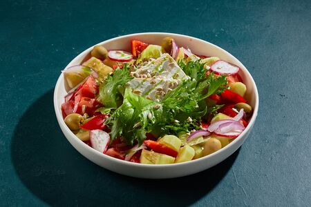 Салат овощной с брынзой