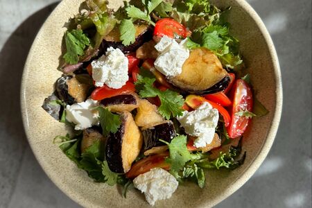 Салат с баклажанами и творожным сыром