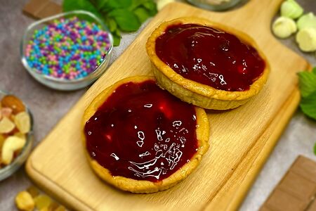 Тарталетка творожная с вишней