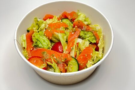 Салат с лососем