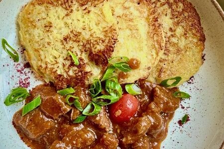 Драники с томленой говядиной